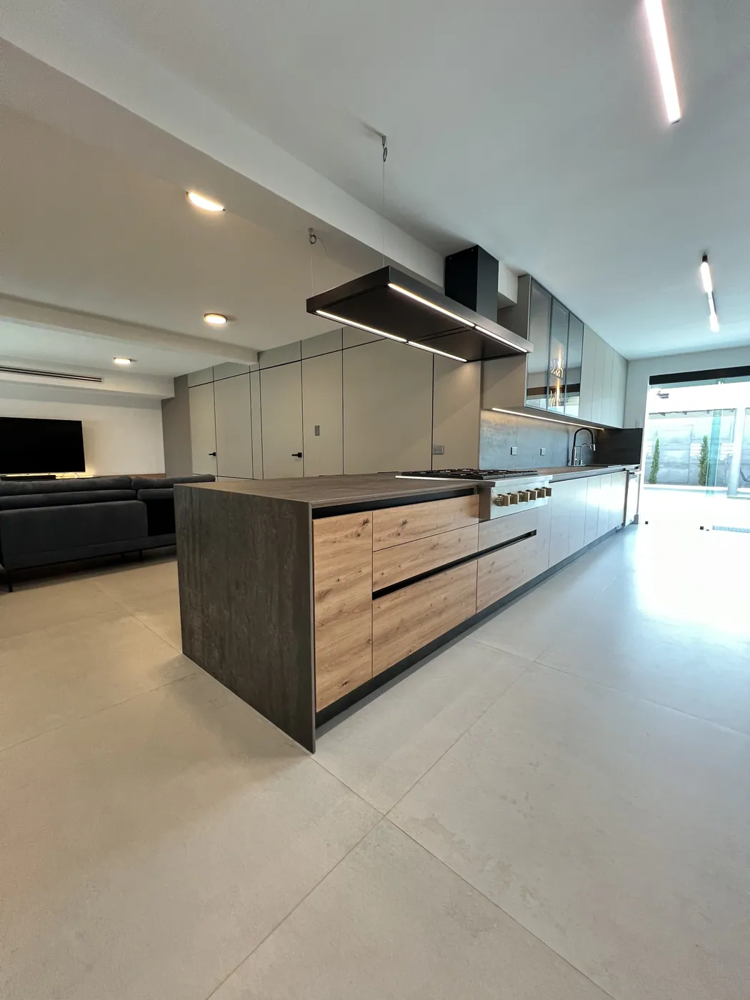 Cocina con isla en madera